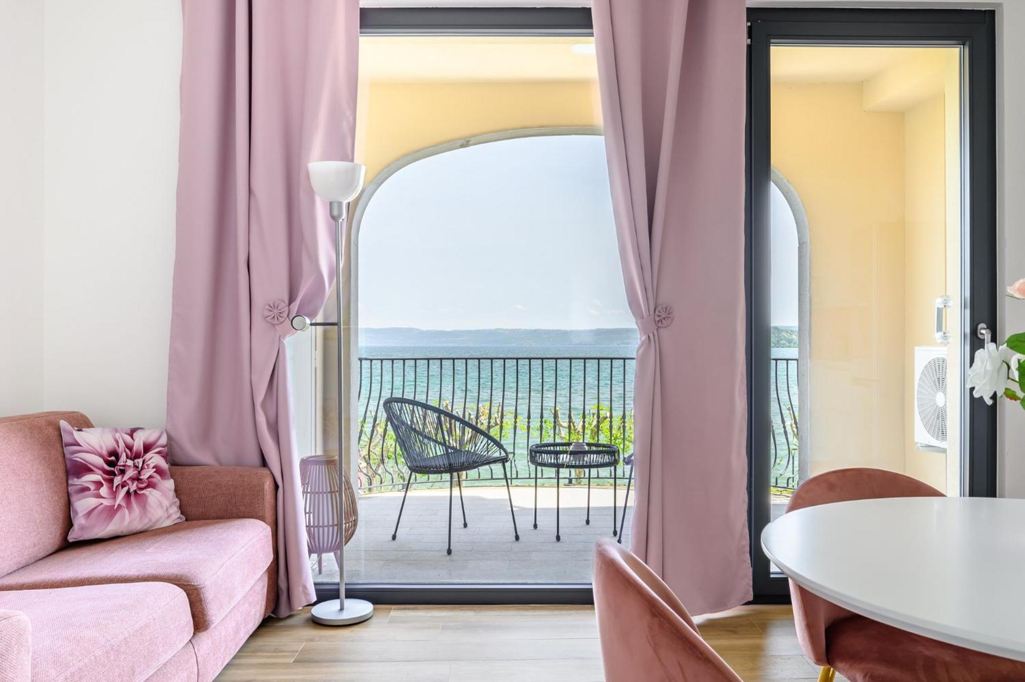 Casa Vacanze Maddalena - Palazzetto Sul Lago - Diamante Rosa Marta Quarto foto