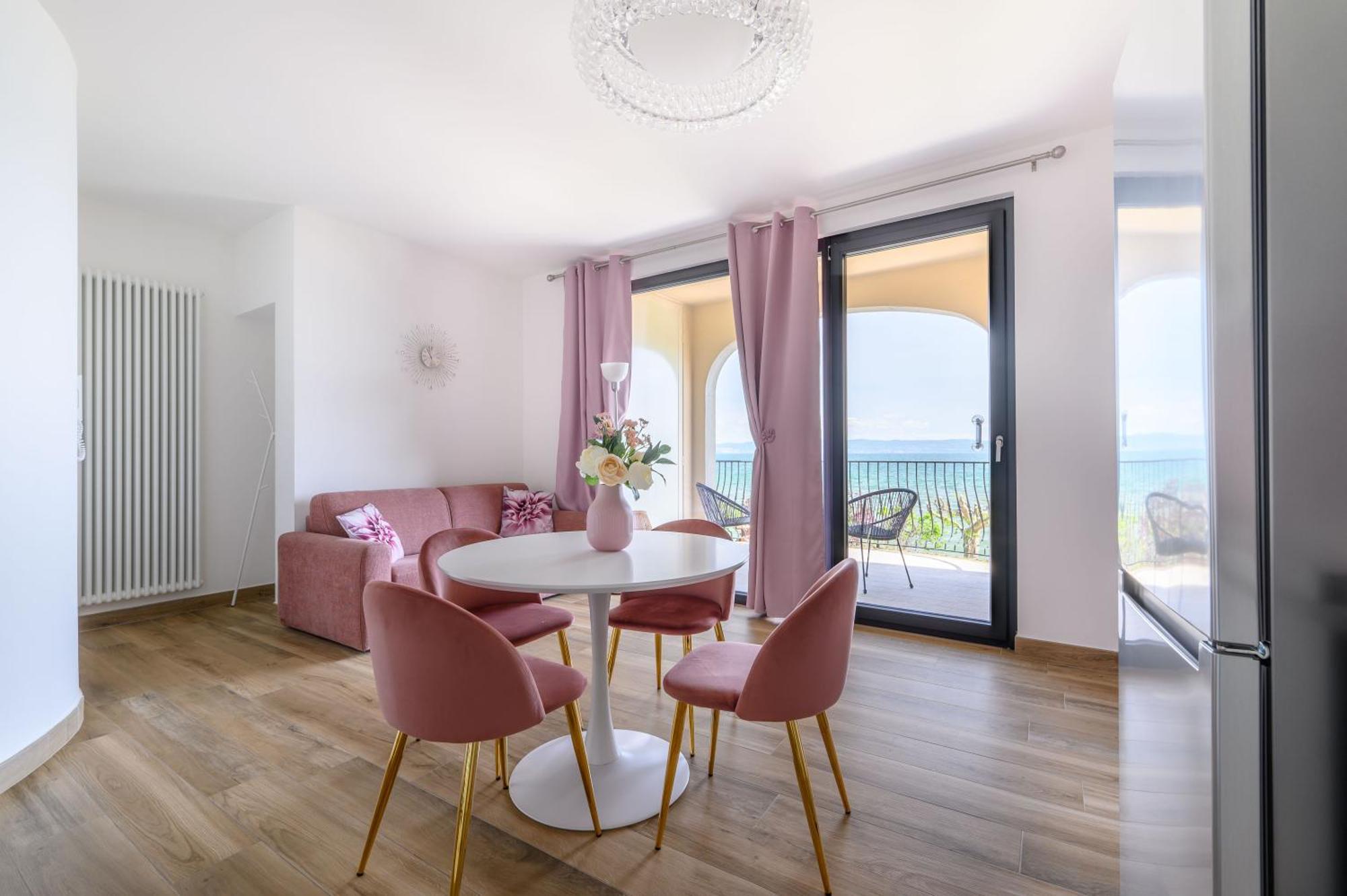 Casa Vacanze Maddalena - Palazzetto Sul Lago - Diamante Rosa Marta Exterior foto